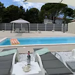 Azur Pearl With Free Ev Ch-station *