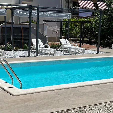 Azur Pearl With Free Ev Ch-station *
