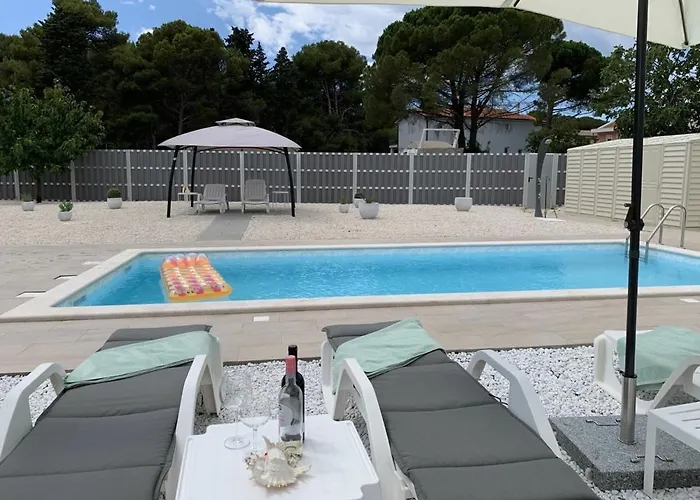 Azur Pearl With Free Ev Ch-station *