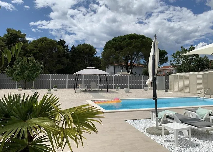 Appartement Azur Pearl With Free Ev Ch-station Valbandon